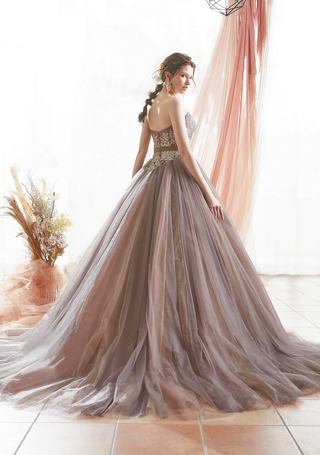 新作カラードレスがなんと0円で..!