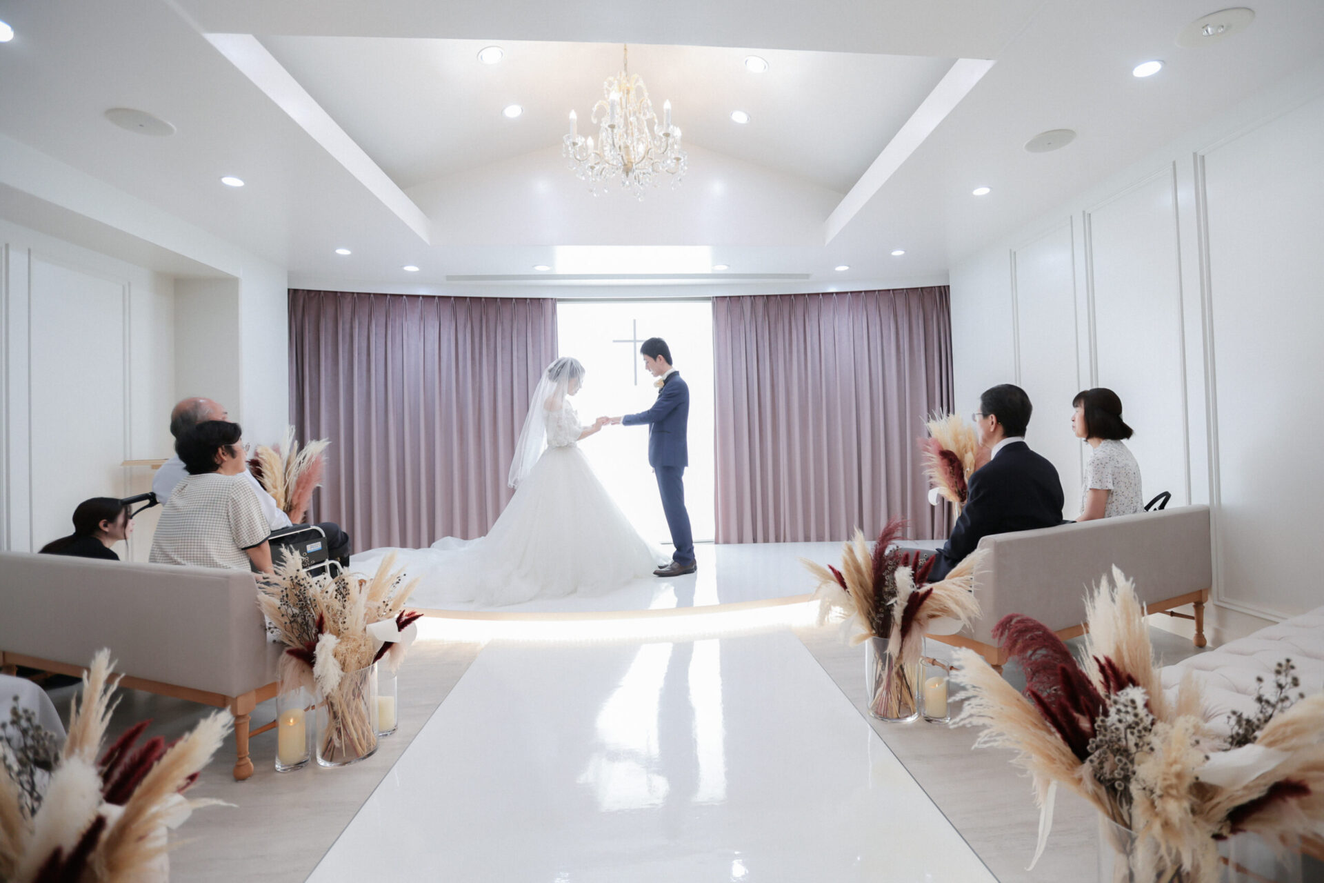 チャペルでの撮影はもはや結婚式です♡